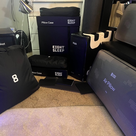 Sleep 8 hub 5 king blanket 2 air pillows and 2 covers - Picture 9 of 12